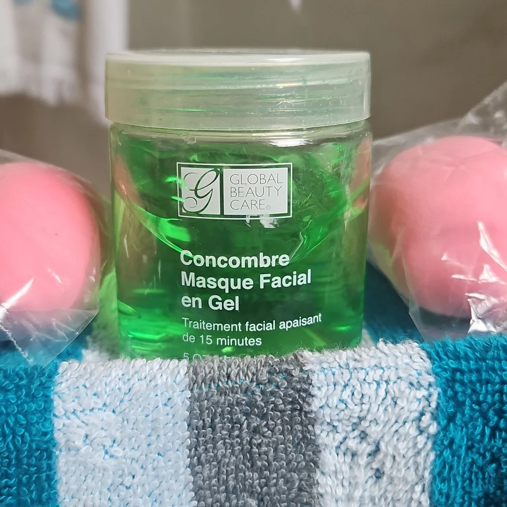 Global Beauty Care CUCUMBER Gel Mask NWOT Green W 2 Applicator Sponges.